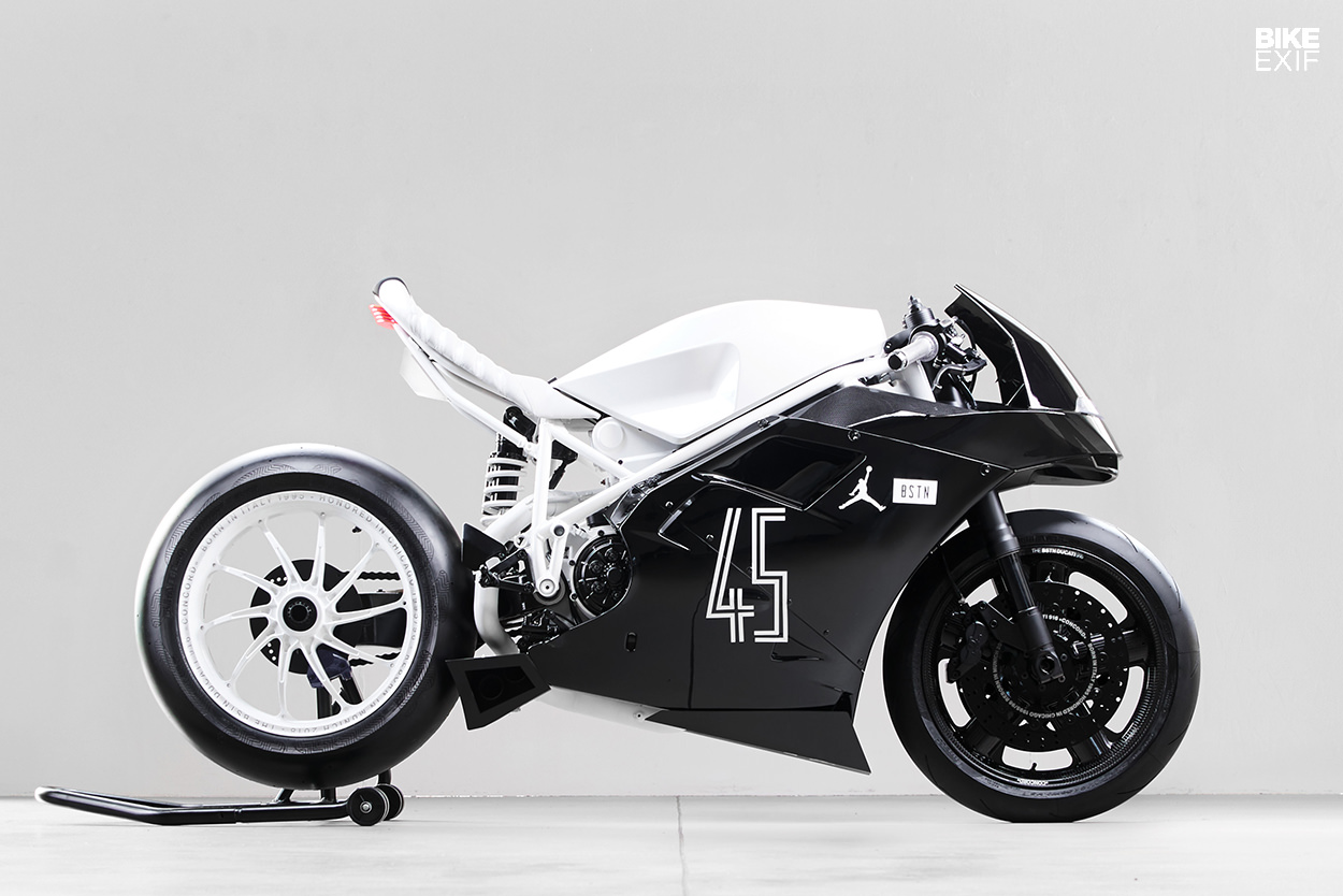 Sốc: Ducati 916 độ phong cách Air Jordan XI “Concord”